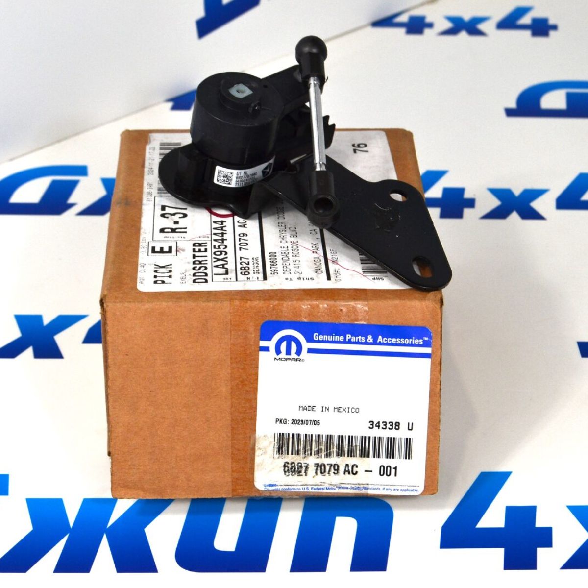 Датчик положения кузова Dodge Ram 1500 DT (задний/левый) 68277079AC