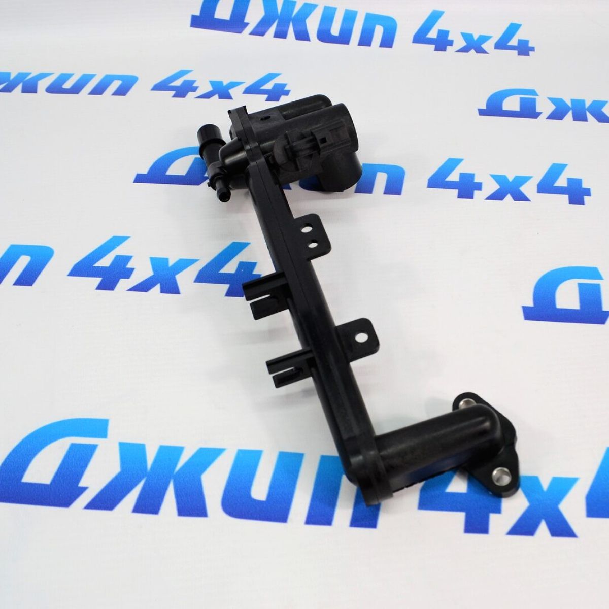 Трубка системы охлаждения Range Rover L405/Range Rover Sport L494 V5.0SC (между гбц) LR100040