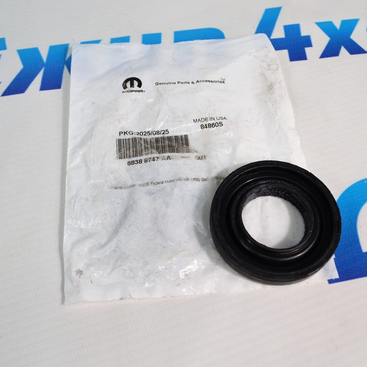 Сальник переднего редуктора Jeep Wrangler JL (левый) 68388747AA