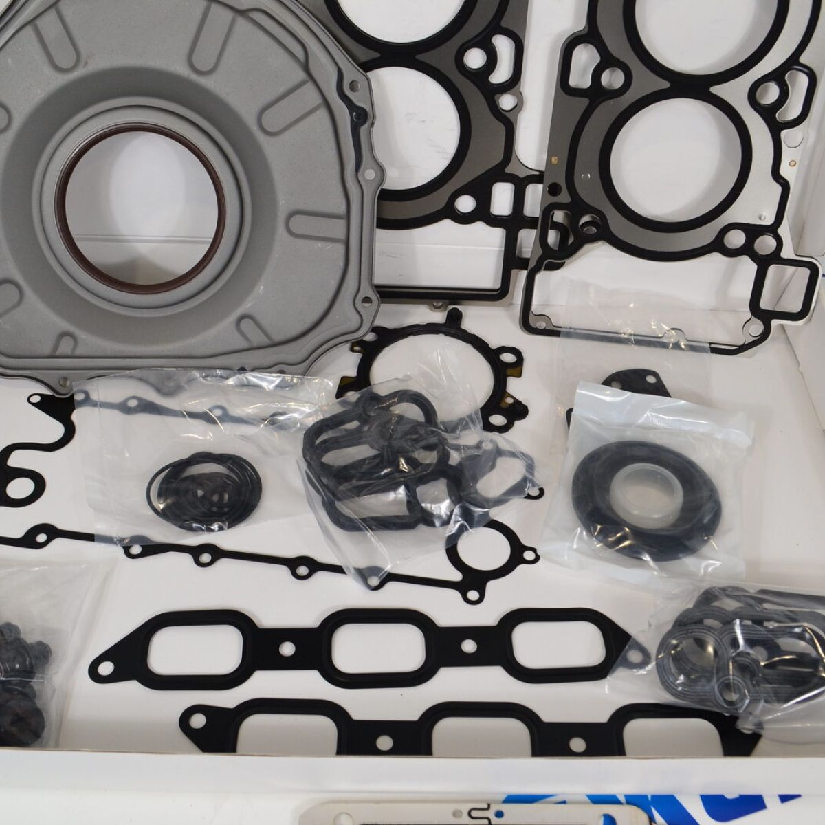 Комплект прокладок двигателя Land Rover V3.0S.C LR041640