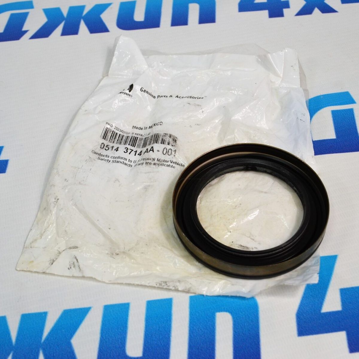Сальник входного вала РКПП Jeep Grand Cherokee/Dodge Durango/Jeep Wrangler 05143714AA