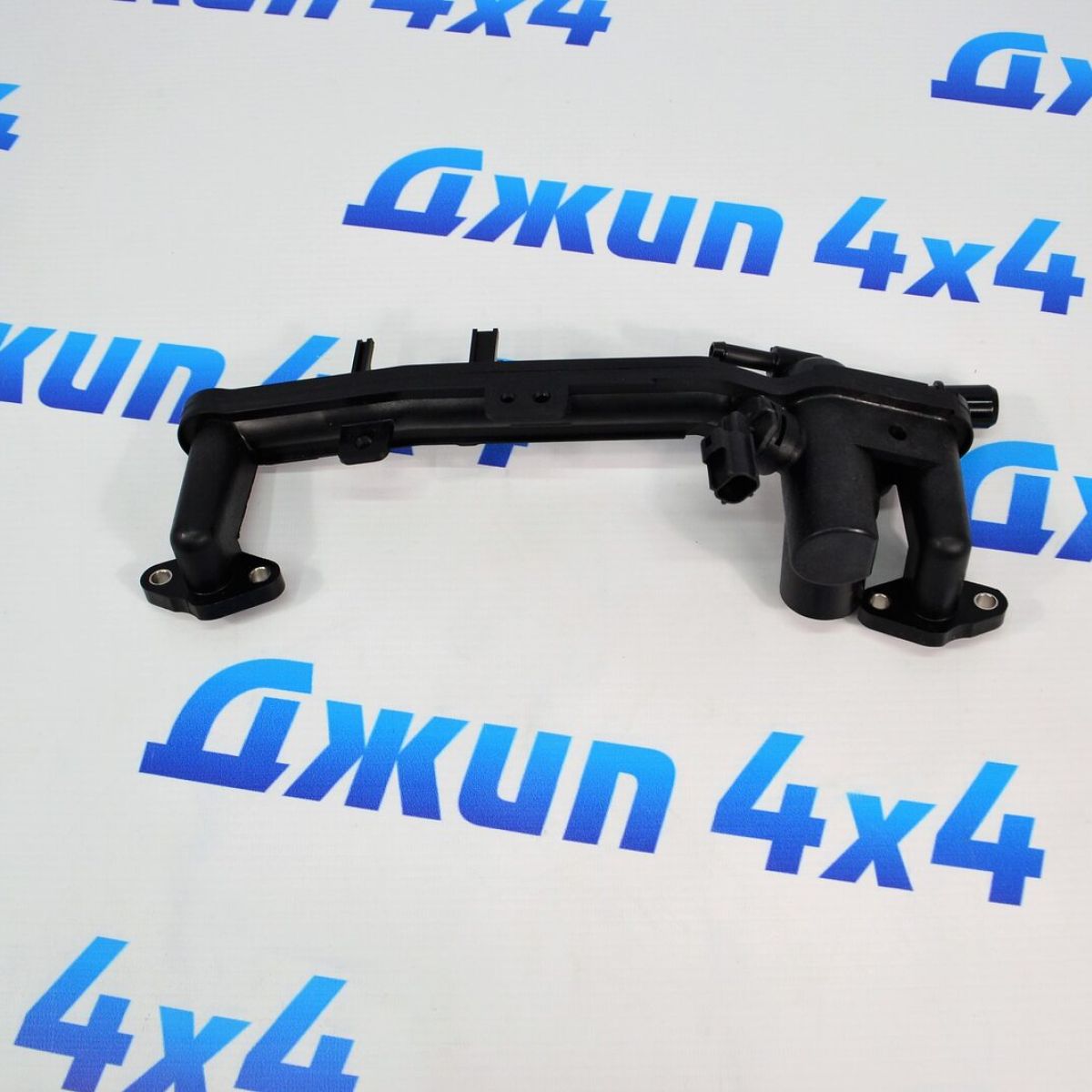 Трубка системы охлаждения Range Rover L405/Range Rover Sport L494 V5.0SC (между гбц) LR100040