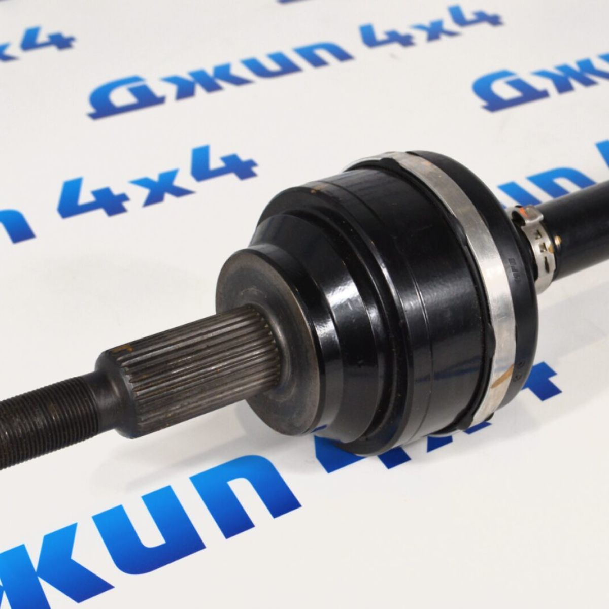 Привод задний Jeep Grand Cherokee WK2 (правый) 68193667AC