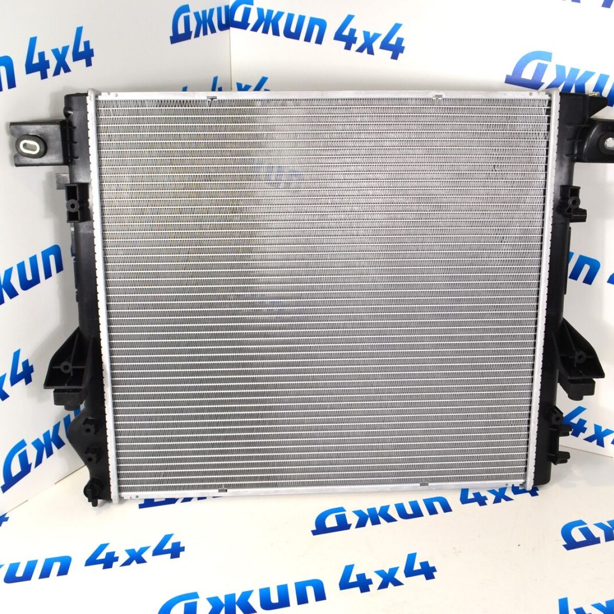 Радиатор охлаждения двигателя Jeep Wrangler JK V2.8CRD 55056634AB