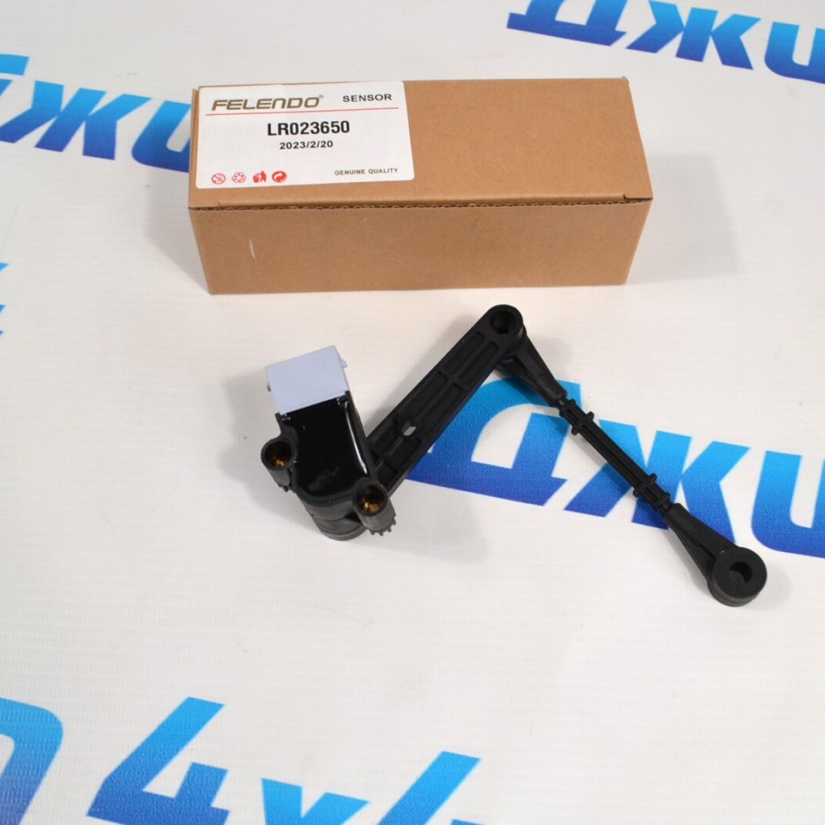 Датчик положения кузова Range Rover Sport  L320 (задний) LR023650