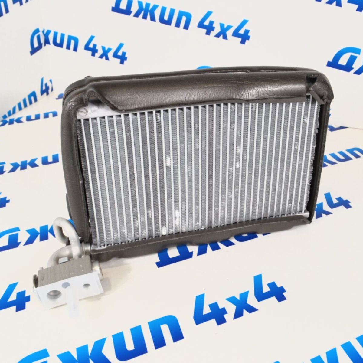 Испаритель кондиционера в комплекте с редукционным клапаном Jeep Grand Cherokee WK2/Dodge Durango 68267079AB