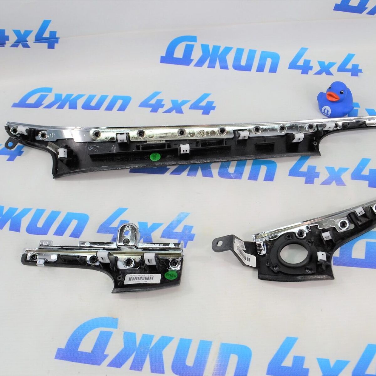 Комплект вставок панели под карбон Jeep Grand Cherokee WK2 SRT8 CEA1M281AB