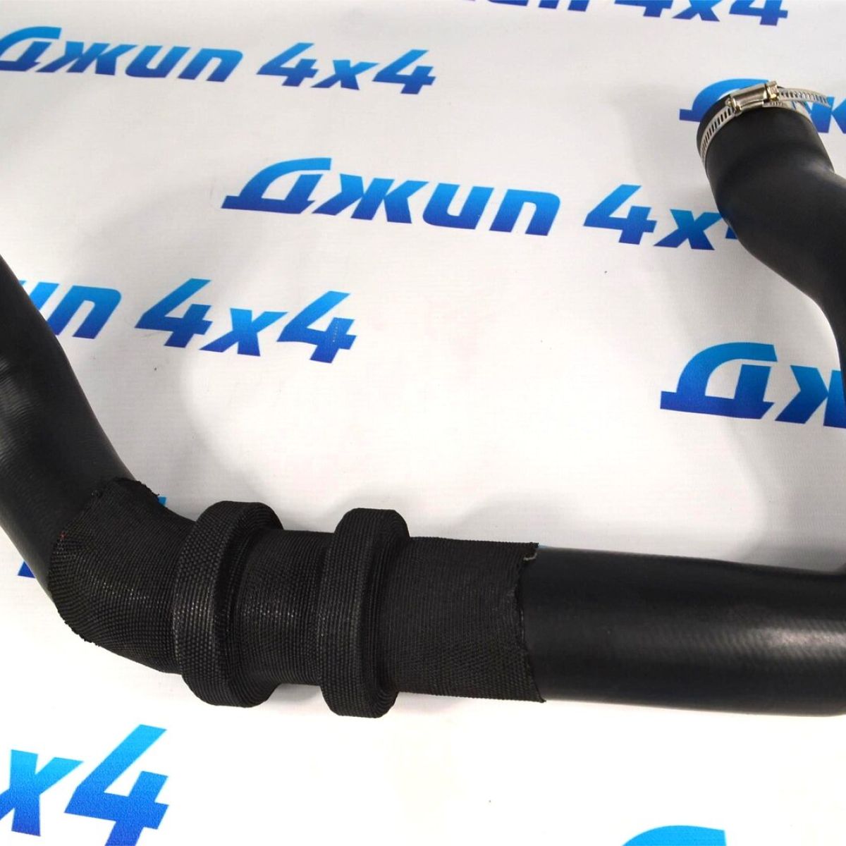 Патрубок интеркуллера Land Rover Discovery Sport/Range Rover Evoque V2.2TD (нижний/правый) LR066436