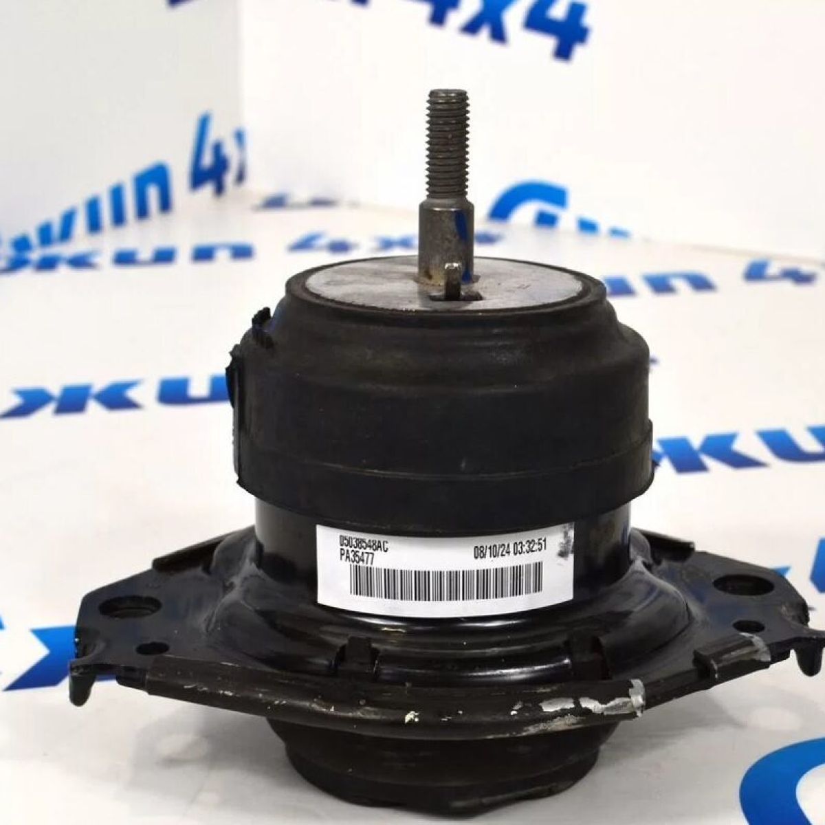 Опора двигателя Jeep Grand Cherokee WK2/Dodge Durango WD V6.4 Hemi 05038548AC