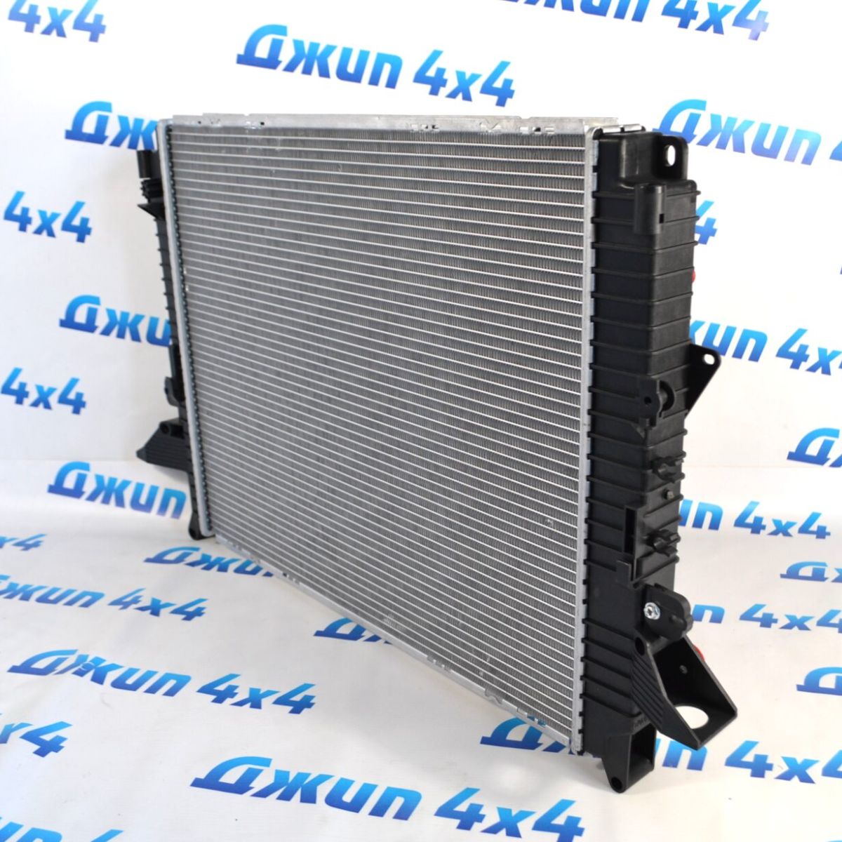 Радиатор охлаждения двигателя Land Rover L319 V2.7TD LR021778