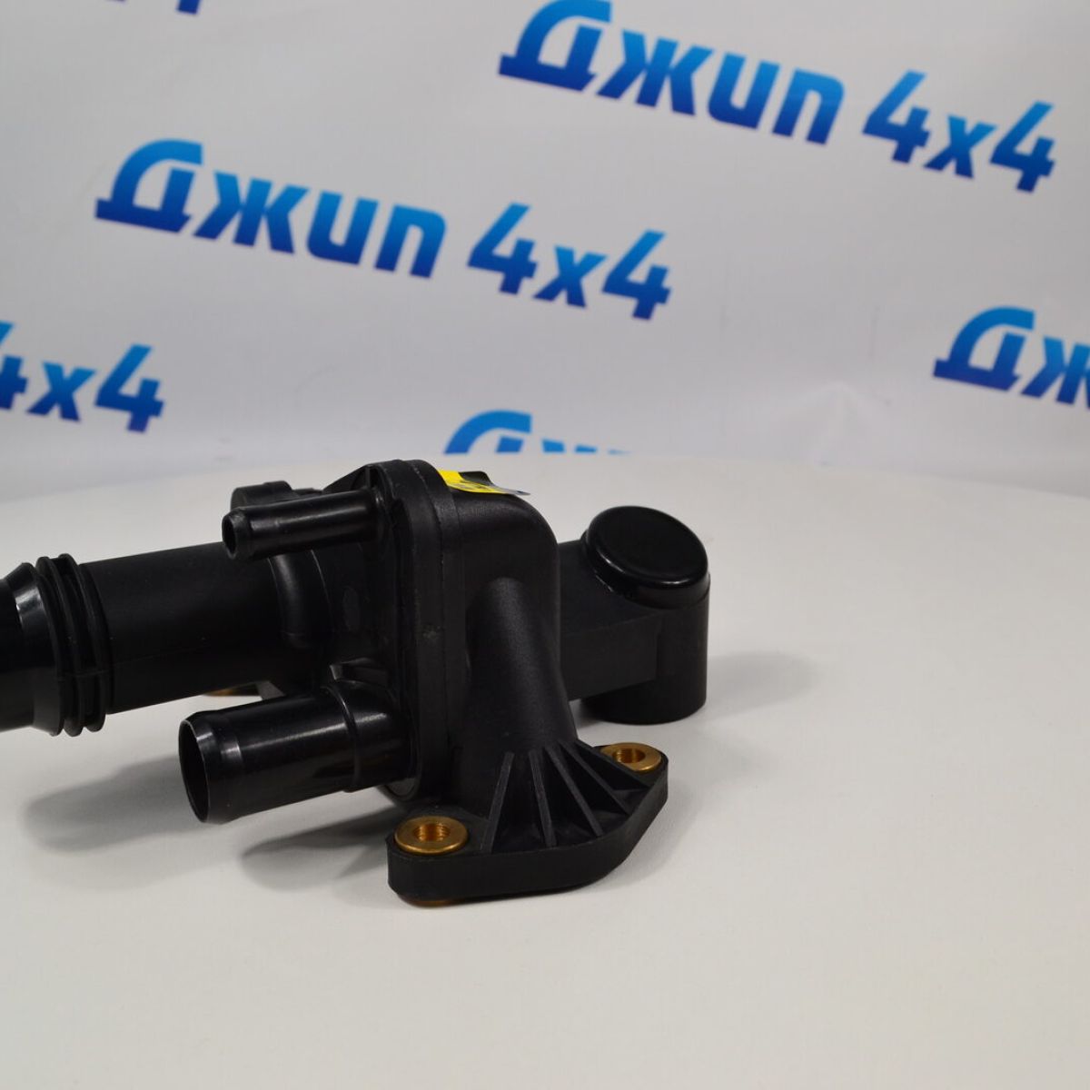 Тройник системы охлаждения Land Rover Discovery L319/Range Rover Sport L320  V2.7TD/3.0TD LR073372