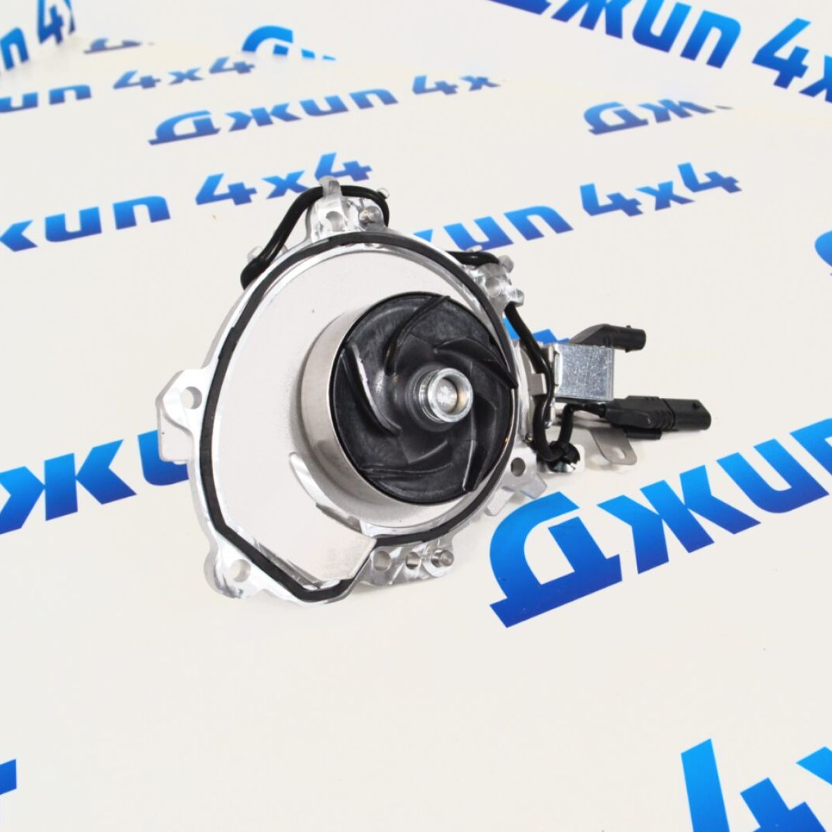 Помпа системы охлаждения Land Rover Discovery Sport L550/Range Rover Velar L560 V2.0T Petrol LR123392