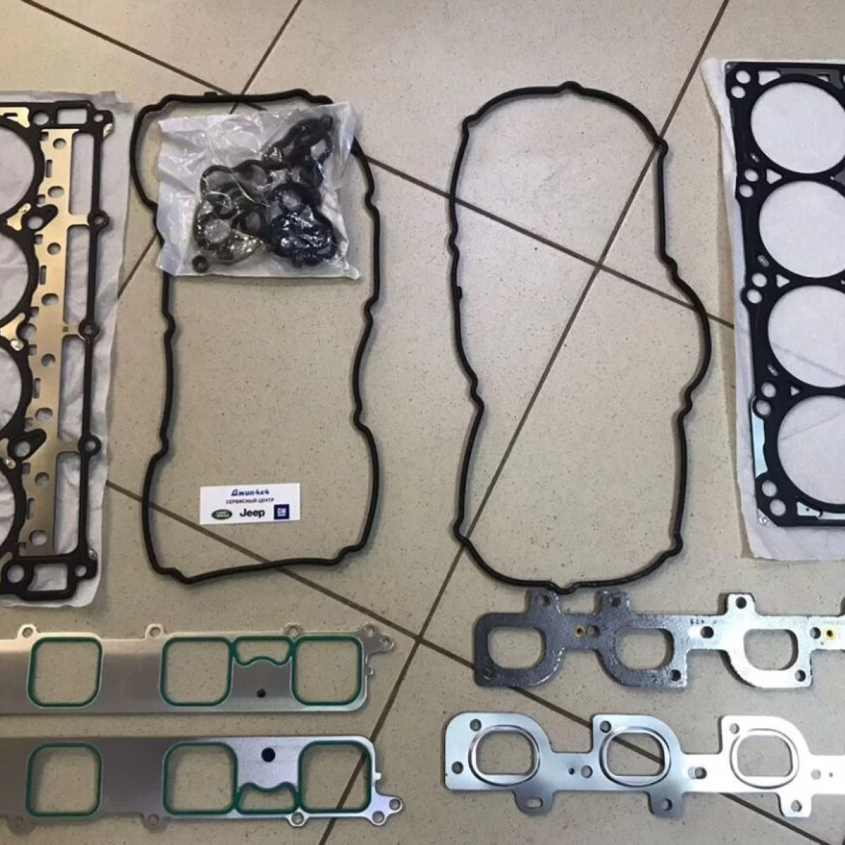 Комплект прокладок двигателя Jeep Grand Cherokee WK2 V6.2 Hemi (верхний) 68532010AA