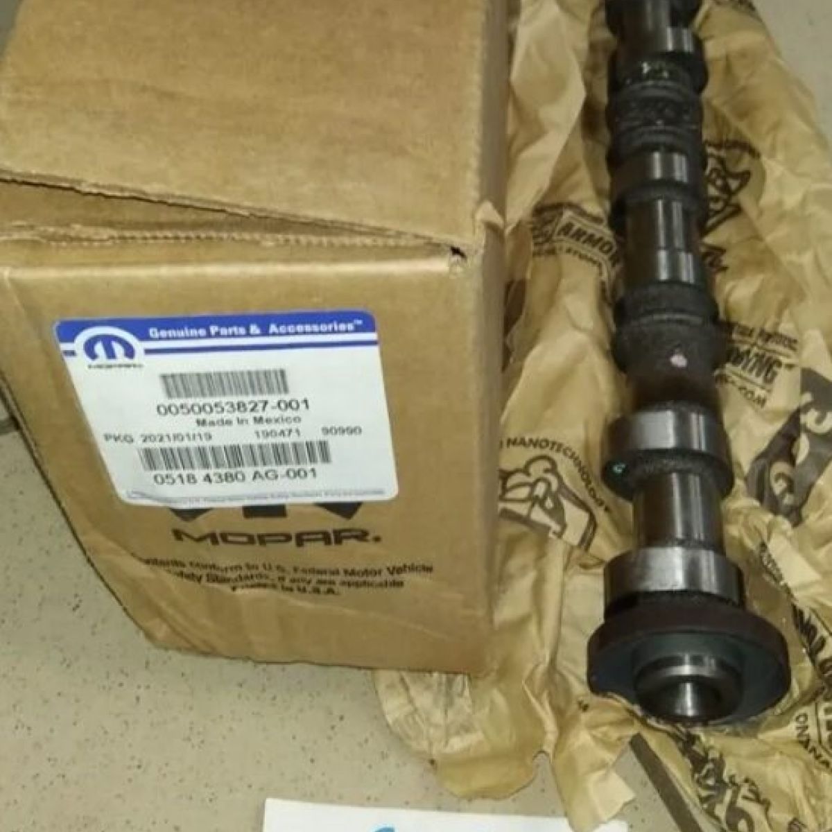 Распредвал впускной правой ГБЦ Jeep/Dodge/Chrysler V3.6 05184380AH