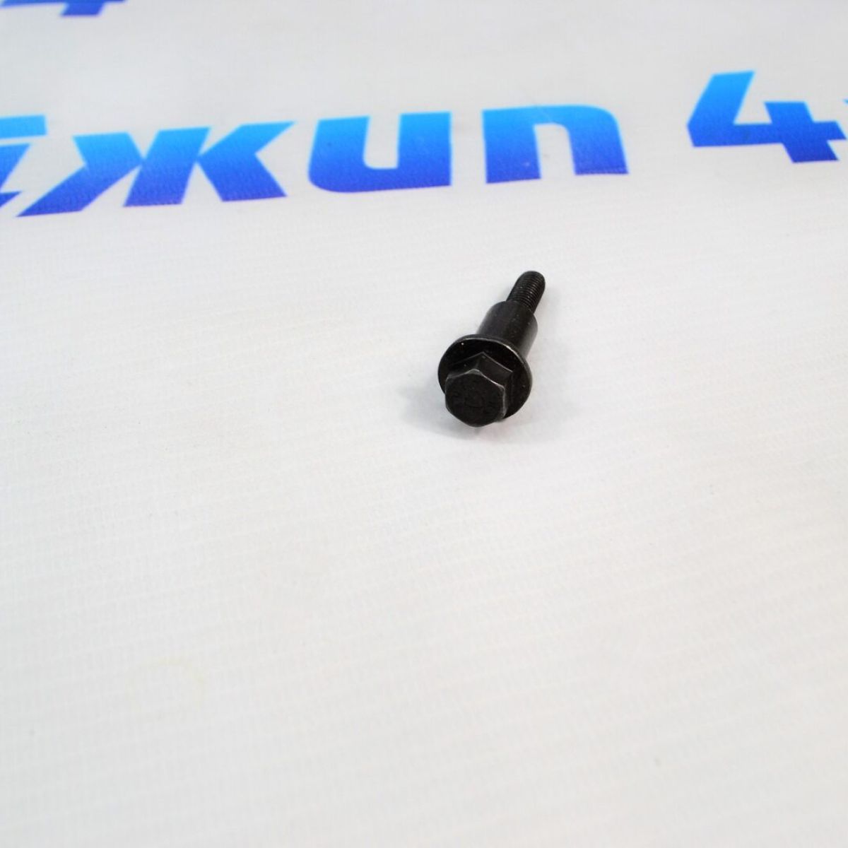 Болт уcпокоителя цепи V5.0 Land Rover LR011064