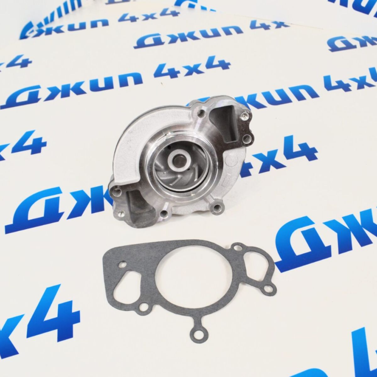 Помпа системы охлаждения Land Rover 4.2SC/4.4 Petrol 4575902