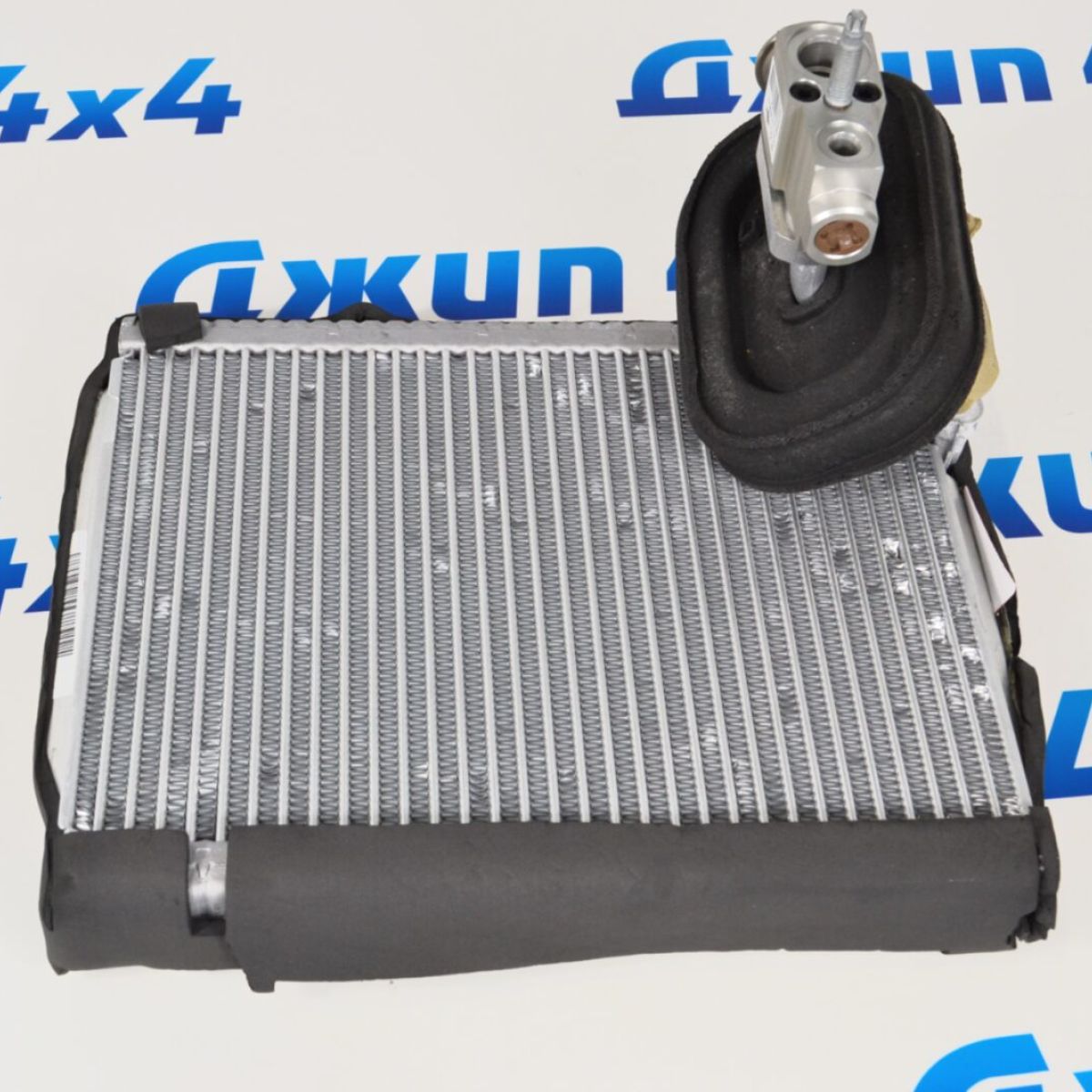 Испаритель кондиционера в комплекте с редукционным клапаном Jeep Wrangler JL/Jeep Gladiator JT 68301871AA