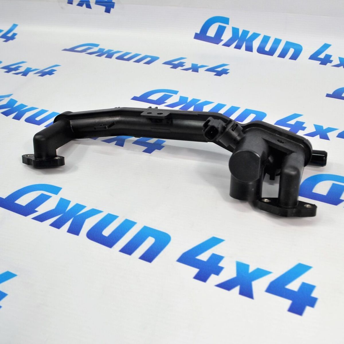 Трубка системы охлаждения Range Rover L405/Range Rover Sport L494 V5.0SC (между гбц) LR100040