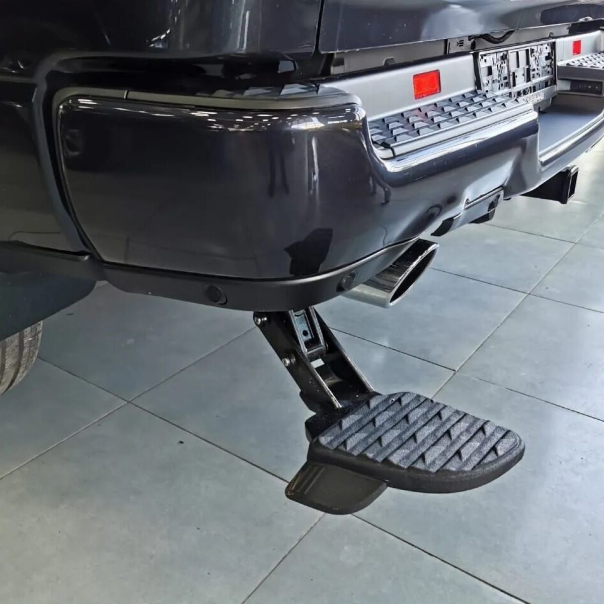 Ступенька в кузов складная Dodge Ram 1500 (для автомобилей с выхлопной трубой справа) 82215289