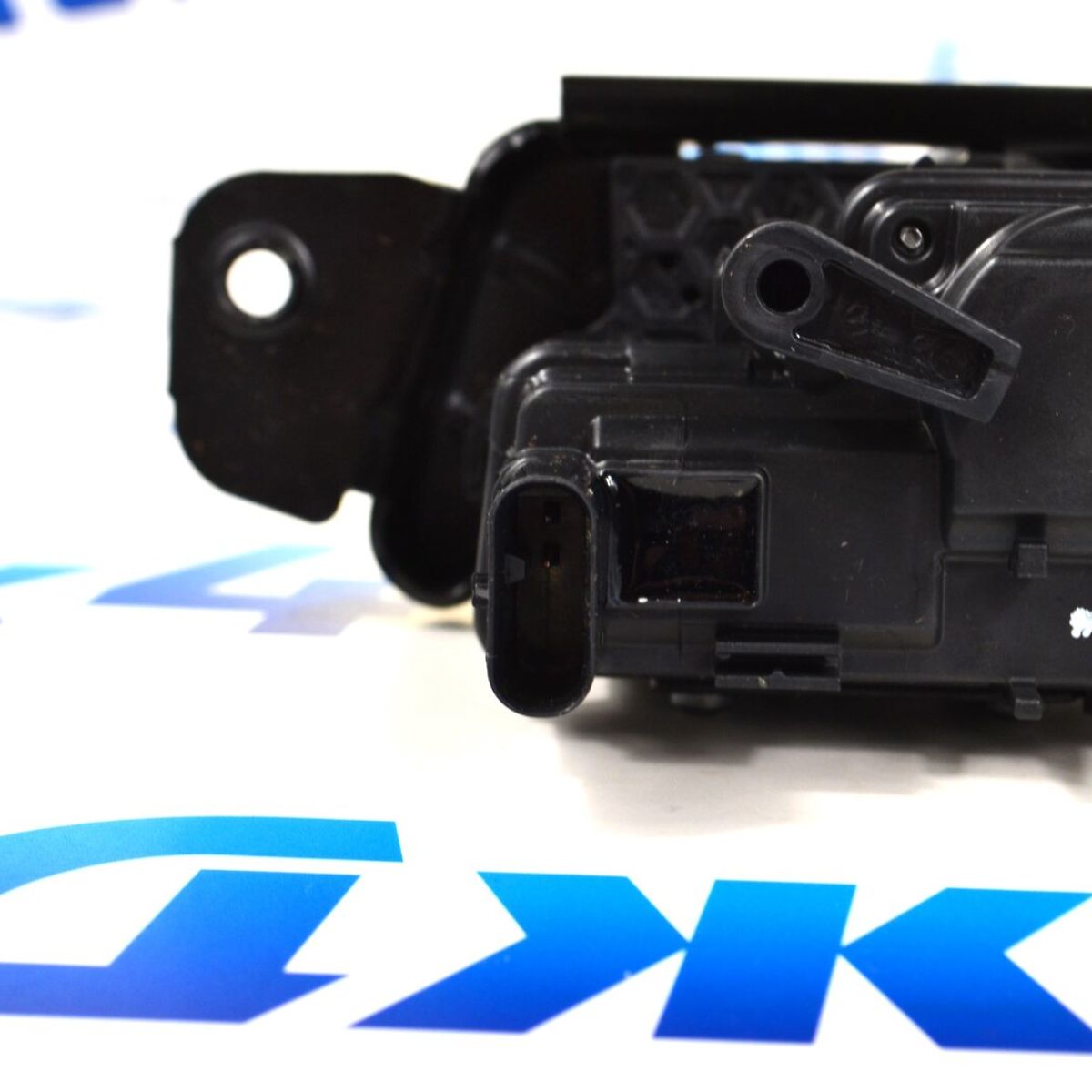 Замок заднего борта Dodge Ram 1500 DT (левый/без концевика) 68309893AL