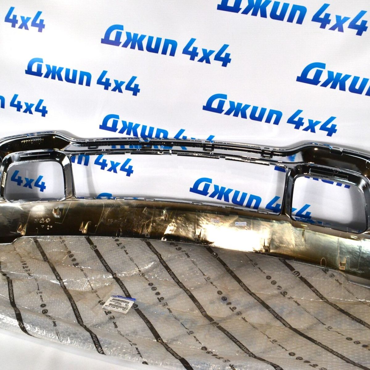 Накладка переднего бампера Jeep Grand Cherokee WK2 68143105AC