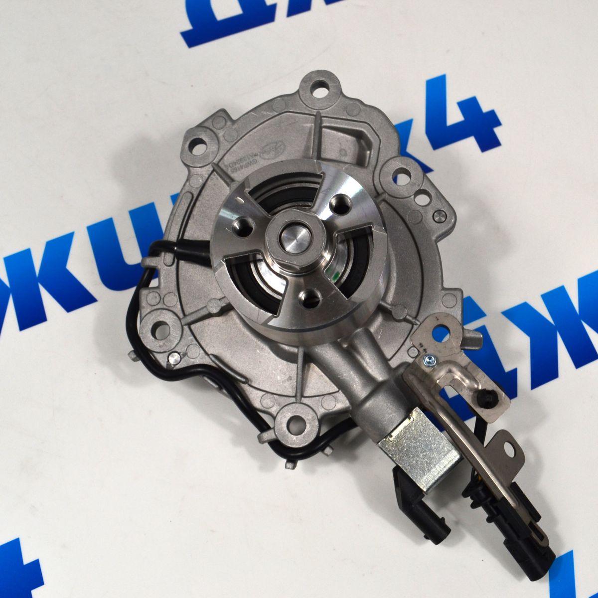 Помпа системы охлаждения Land Rover Discovery Sport L550/Range Rover Velar L560 V2.0T Petrol LR123392