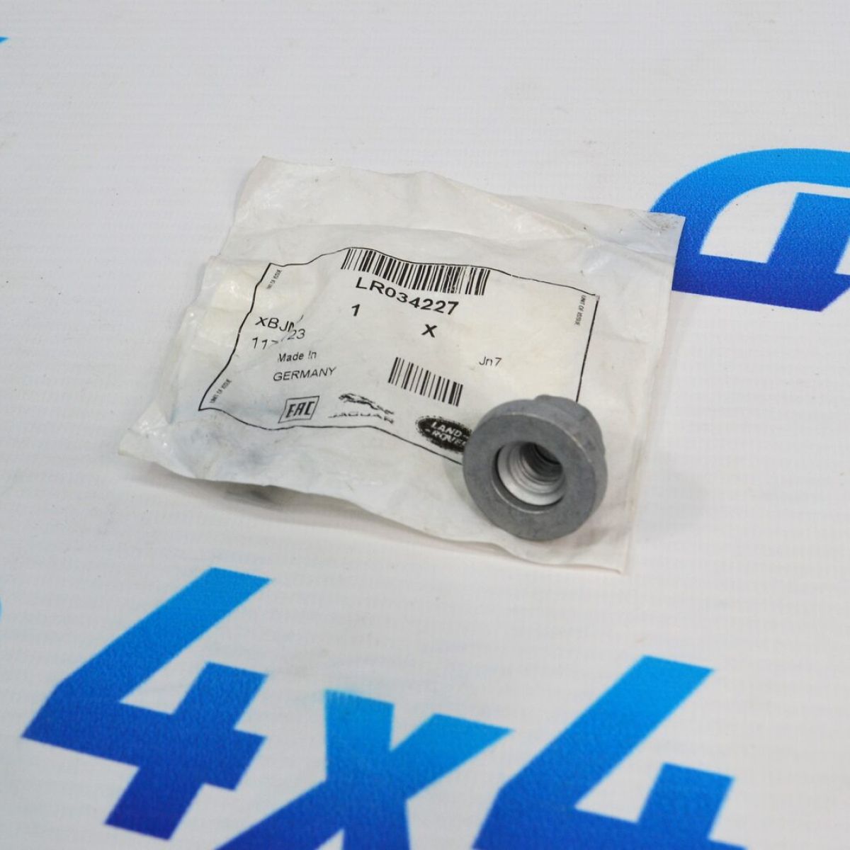 Гайка крепёжная М10 Land Rover Discovery 5 L462/Range Rover L405/Range Rover Sport L494 LR034227