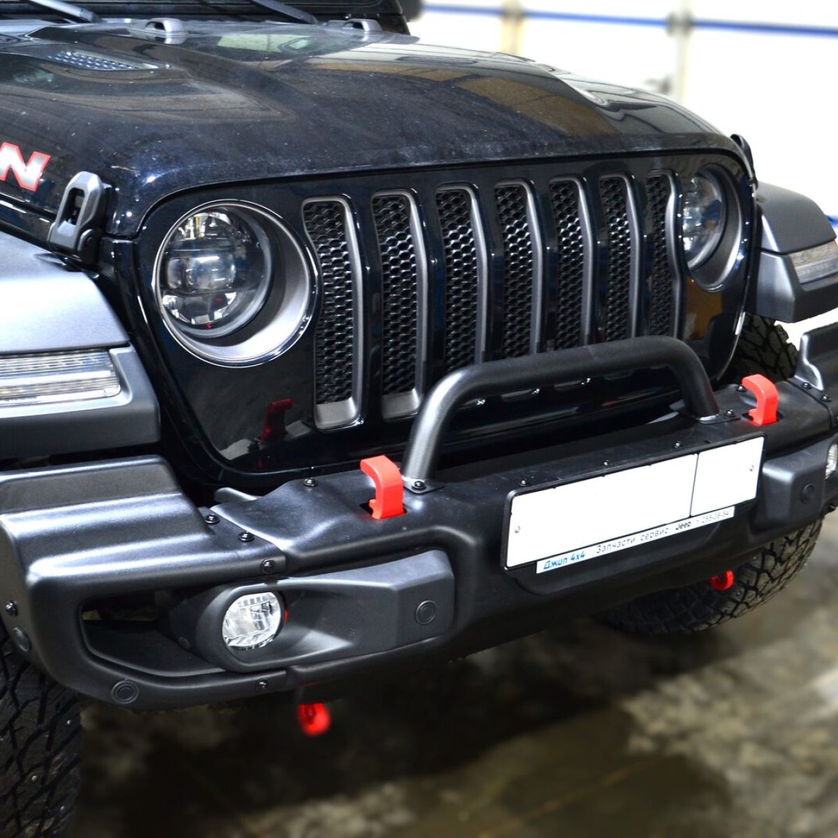 Бампер передний силовой Jeep Wrangler JL/Jeep Gladiator JT с уголками (алюминий) 82215121