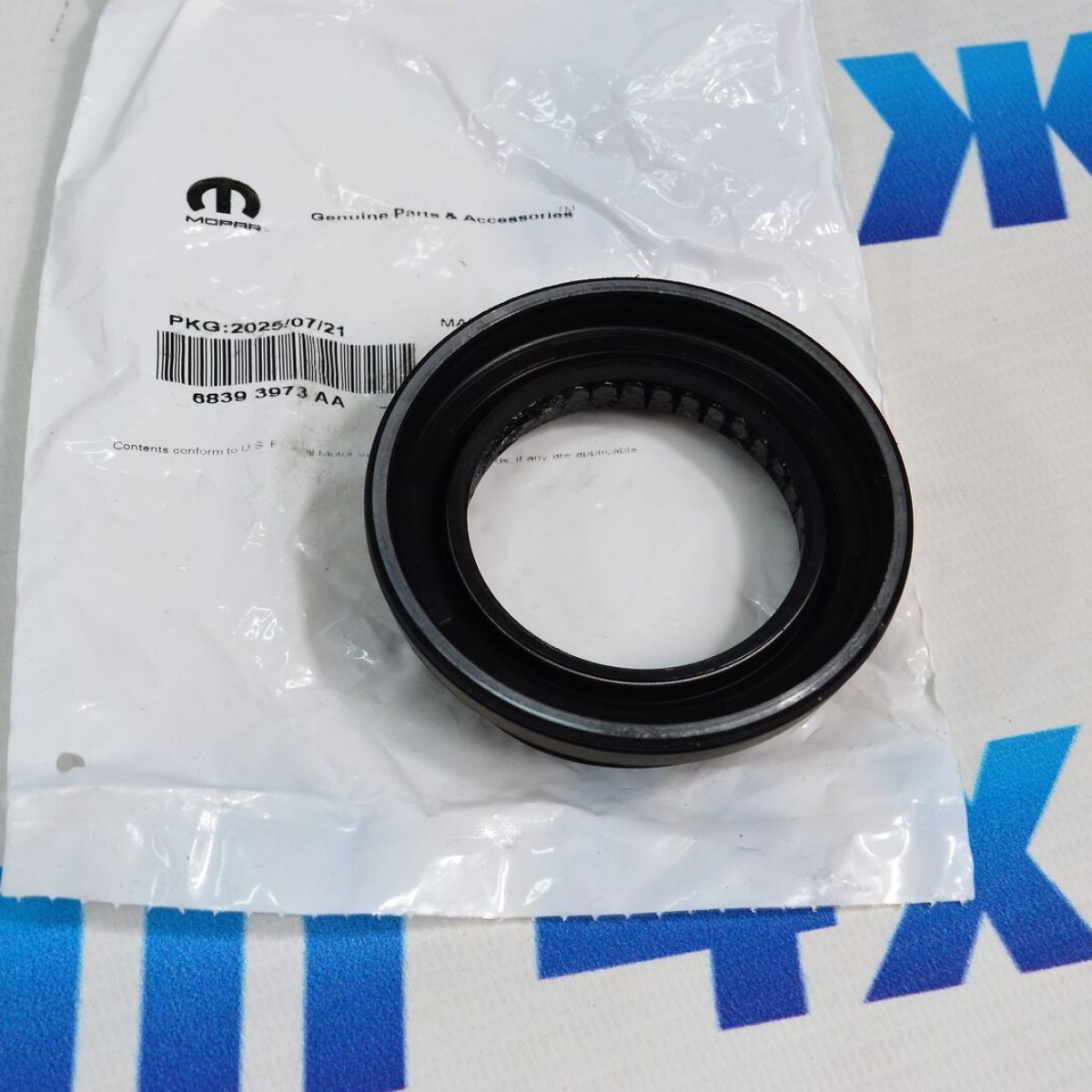 Сальник задней полуоси Jeep Wrangler JL 68393973AA