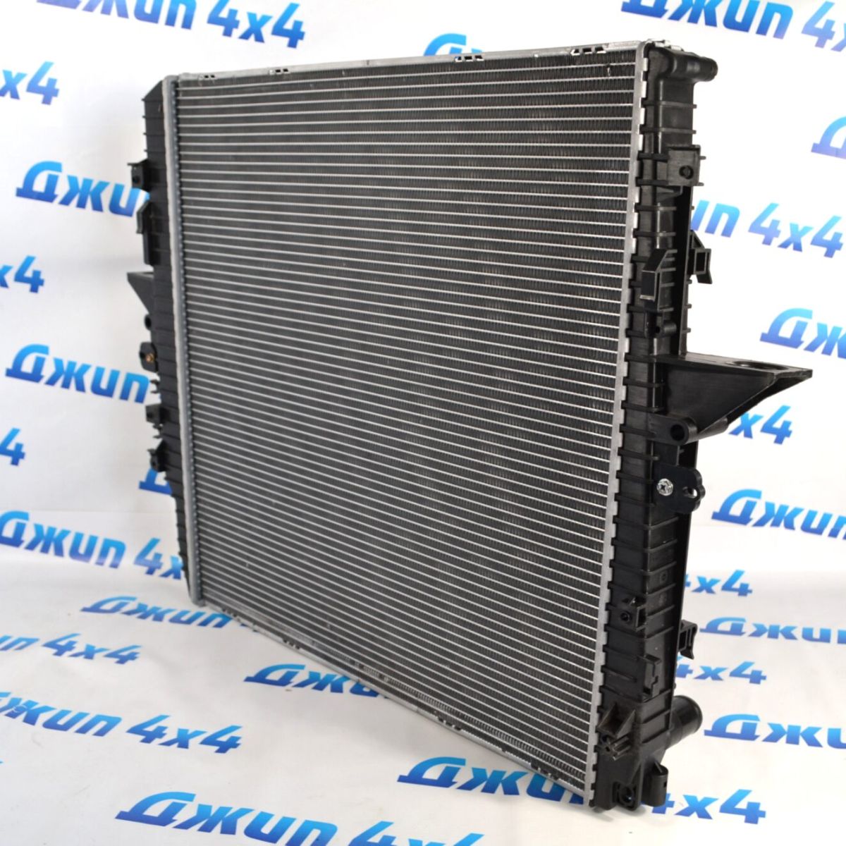 Радиатор охлаждения двигателя Land Rover L319/Range Rover Sport L320 V4.2SC/V4.4 Petrol LR021777