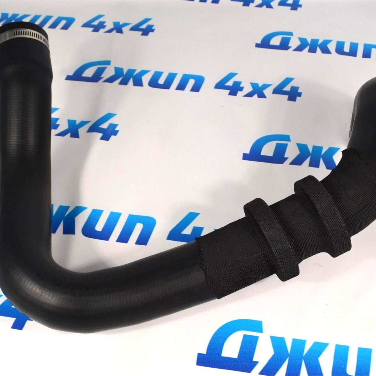 Патрубок интеркуллера Land Rover Discovery Sport/Range Rover Evoque V2.2TD (нижний/правый) LR066436
