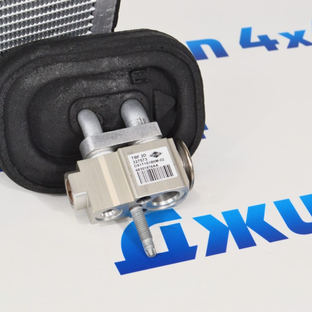 Испаритель кондиционера в комплекте с редукционным клапаном Jeep Wrangler JL/Jeep Gladiator JT 68301871AA