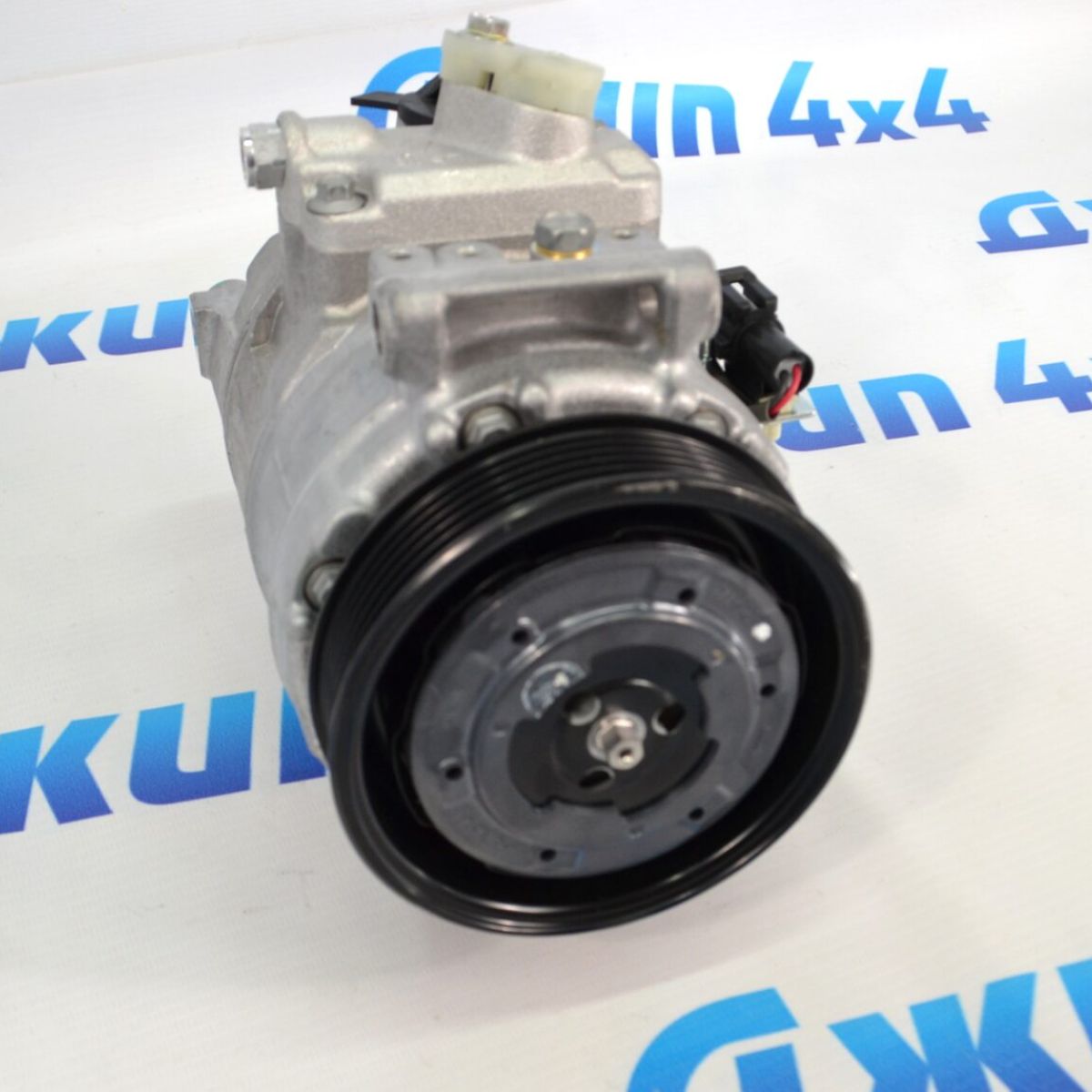 Компрессор кондиционера Range Rover Sport L320/Land Rover Discovery L319 V4.2SC/4.4 Petrol LR012593