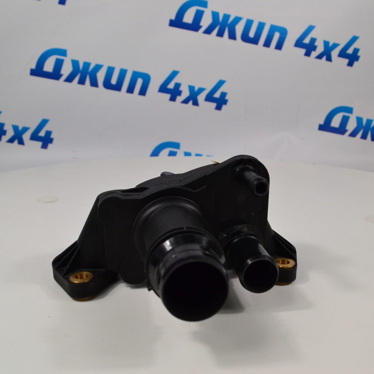 Тройник системы охлаждения Land Rover Discovery L319/Range Rover Sport L320  V2.7TD/3.0TD LR073372