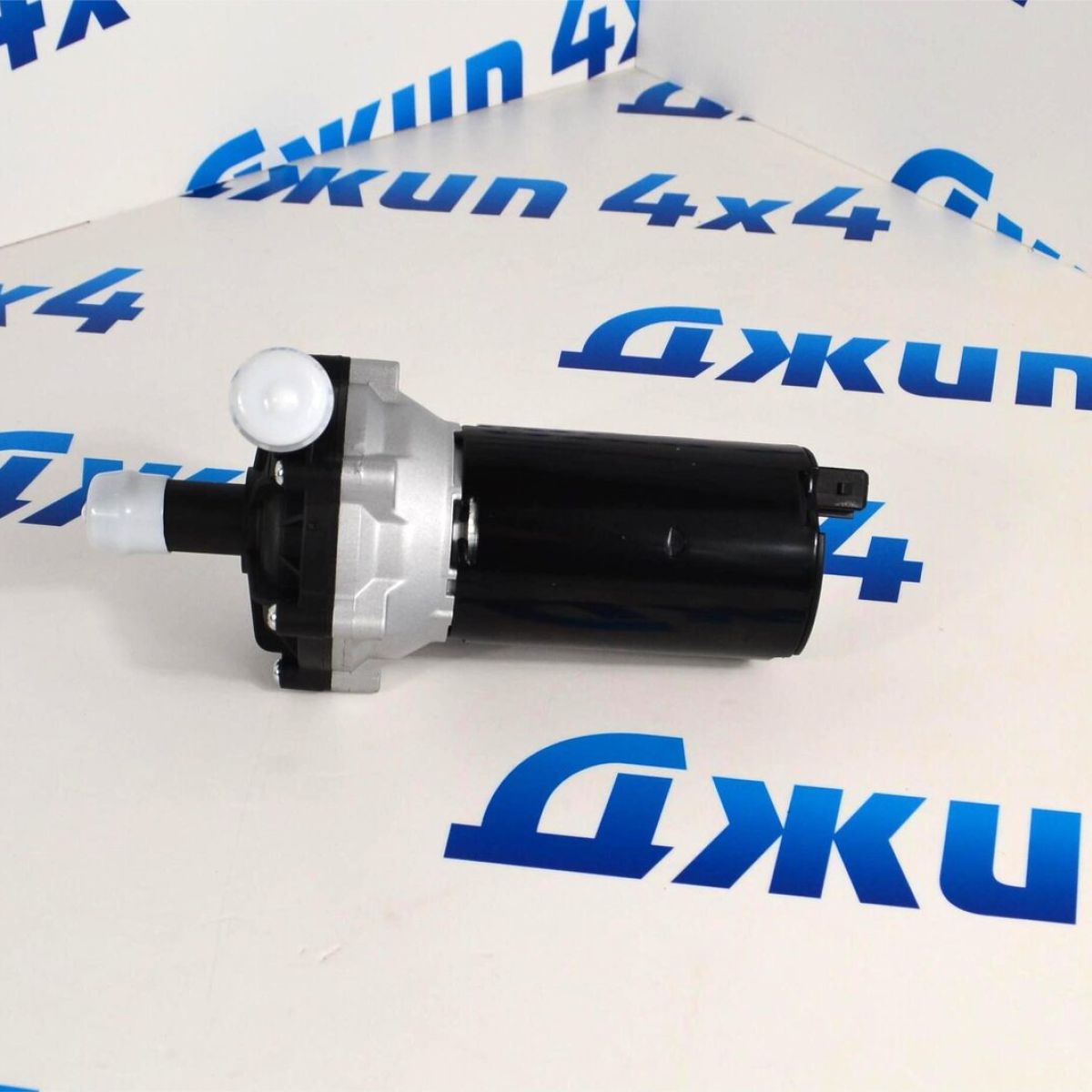Помпа электрическая охлаждения суперчарджера Land Rover Discovery/Range Rover/Range Rover Sport PEB500010