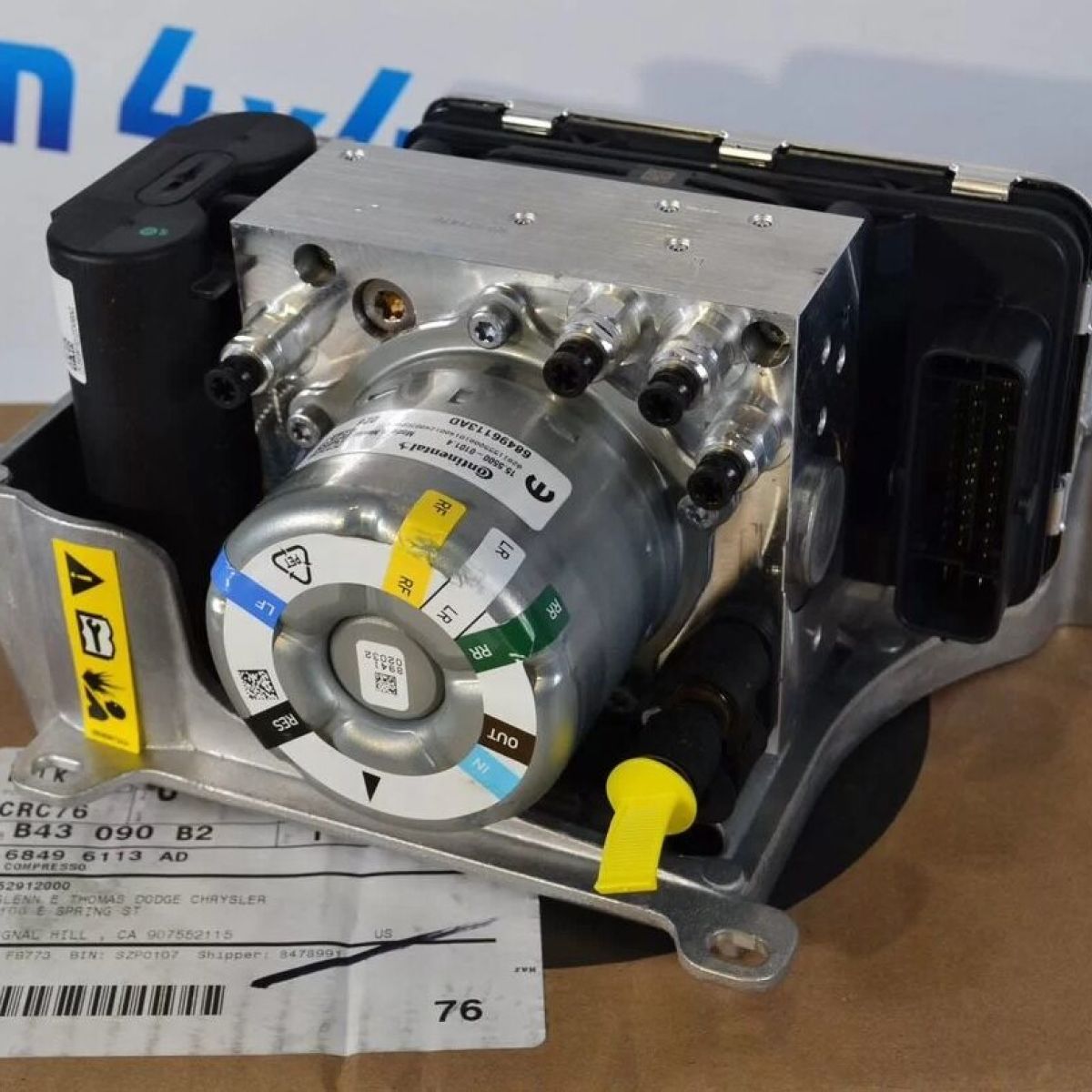 Компрессор пневмоподвески Dodge Ram 1500 DT 68496113AE