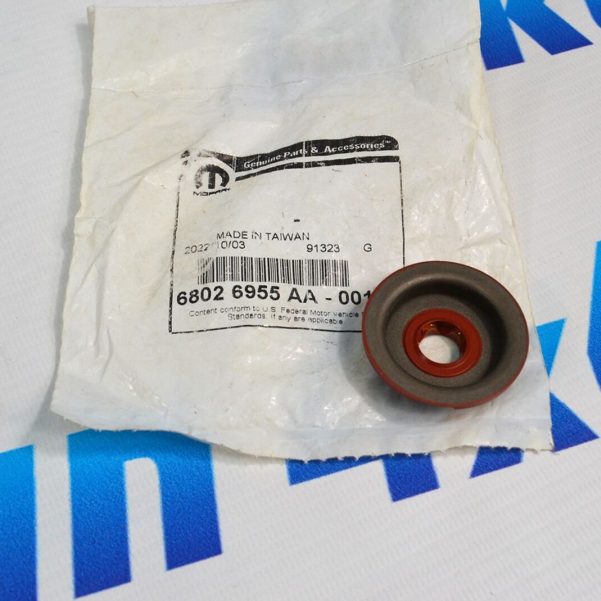Сальник РКПП Jeep Grand Cherokee WK2/Dodge Durango WD V3.6 (под датчиком положения передачи) 68026955AA