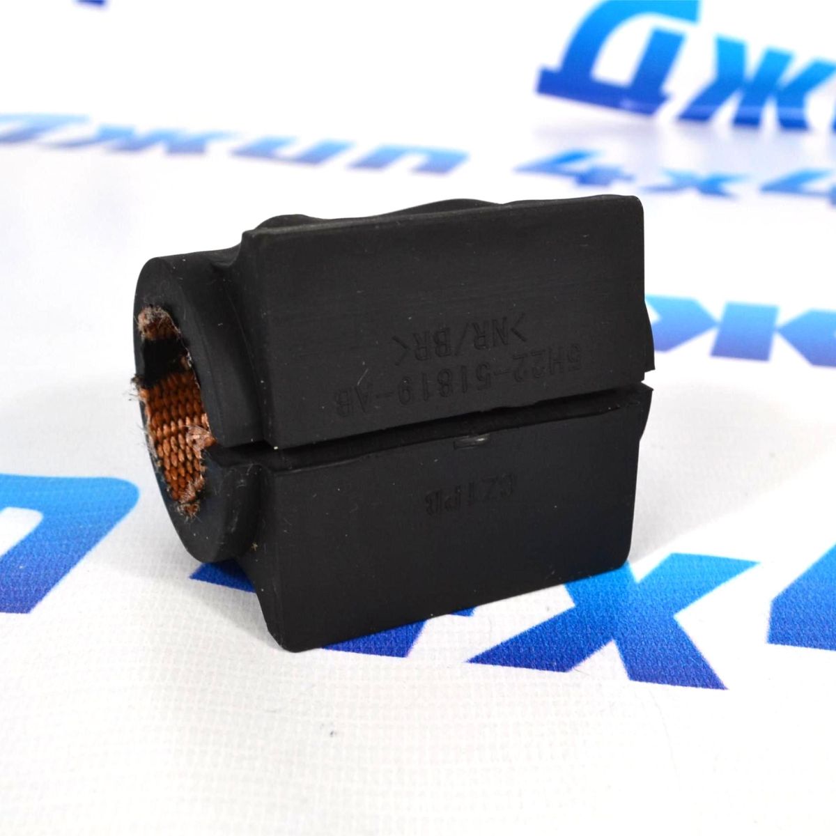 Втулка  переднего стабилизатора Land Rover Discovery L319/Range Rover Sport L320 LR015339