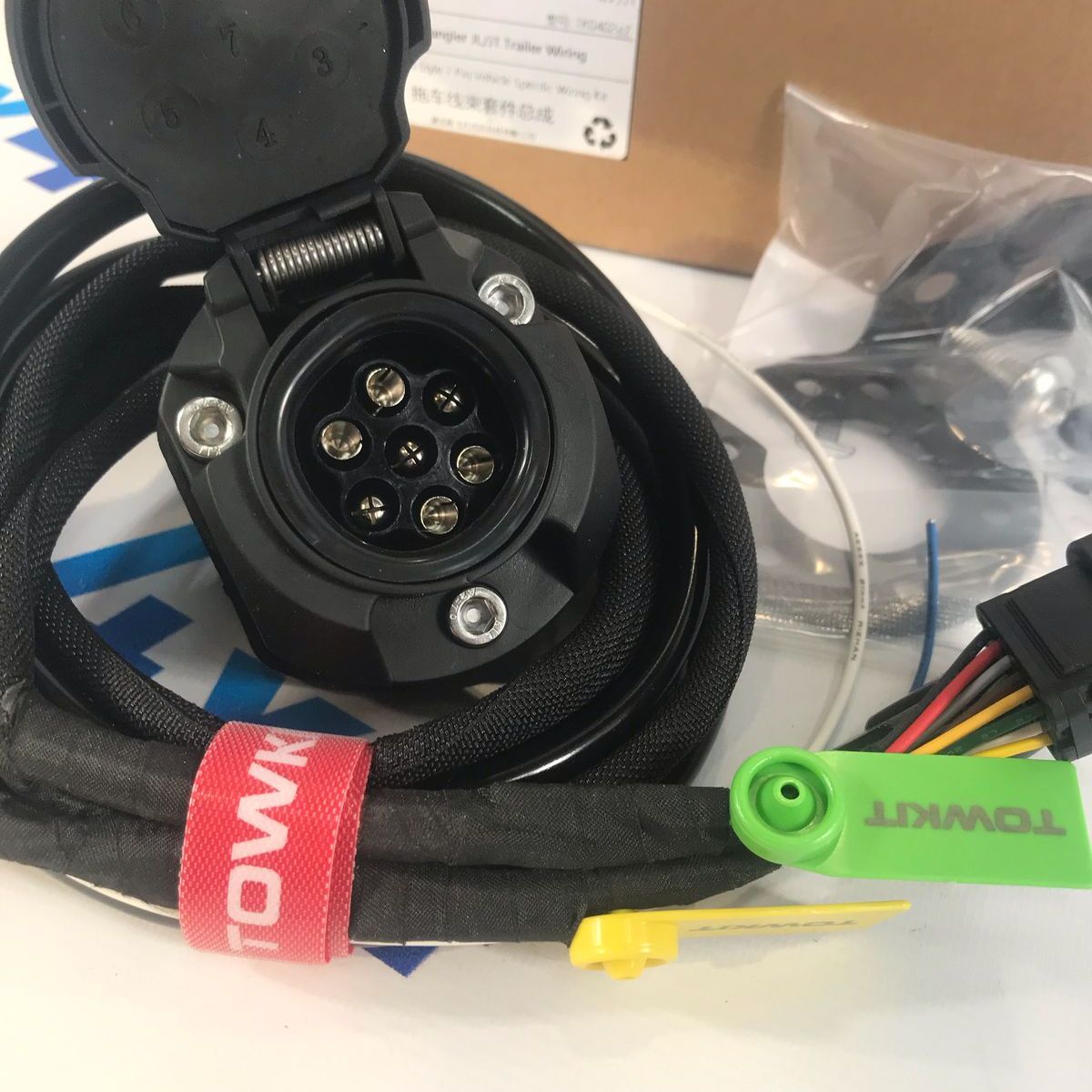 Проводка фаркопа для Jeep Wrangler JL Jeep Gladiator JT 2018-2025