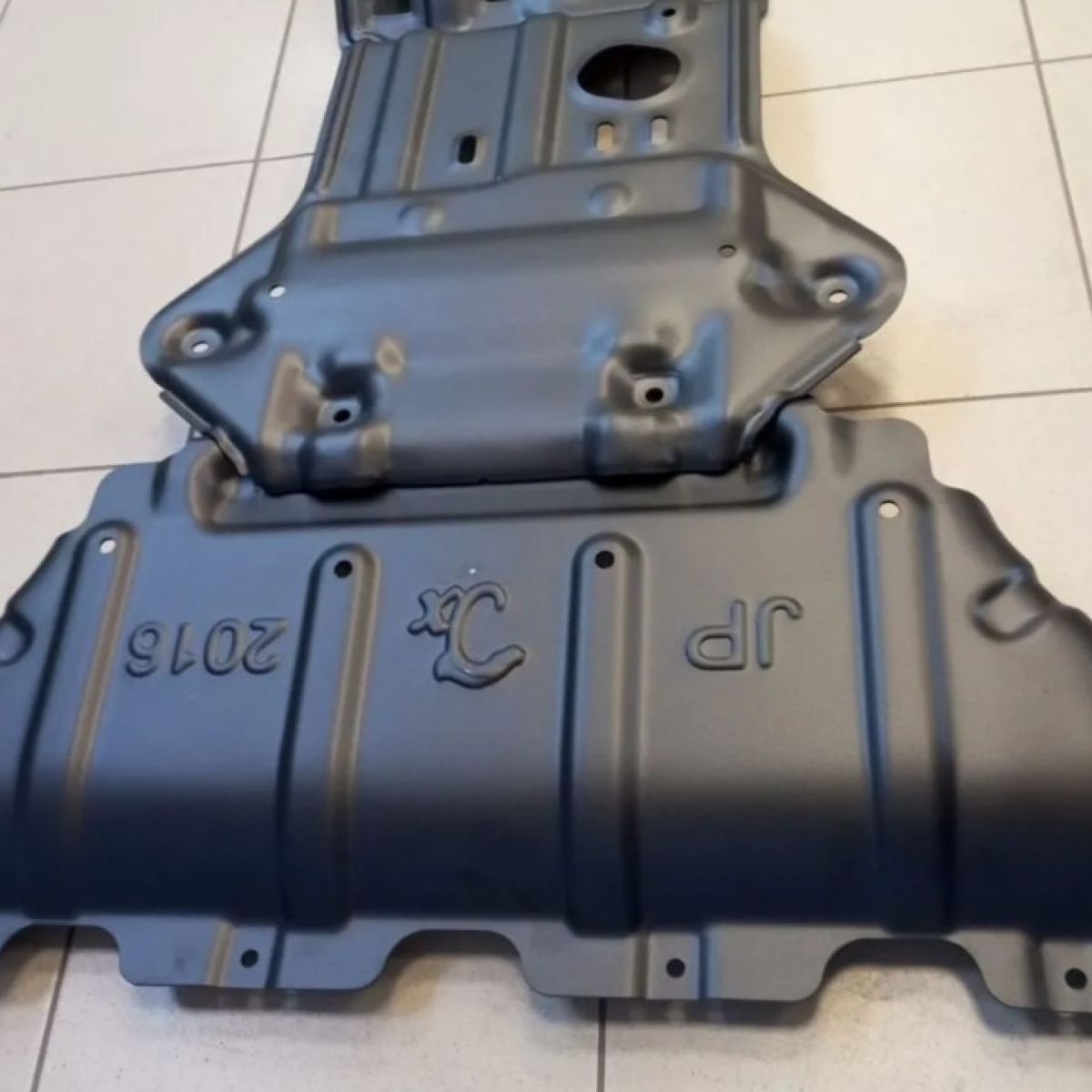 Защита днища Jeep Grand Cherokee WK2 (алюминий,комплект) 82211995