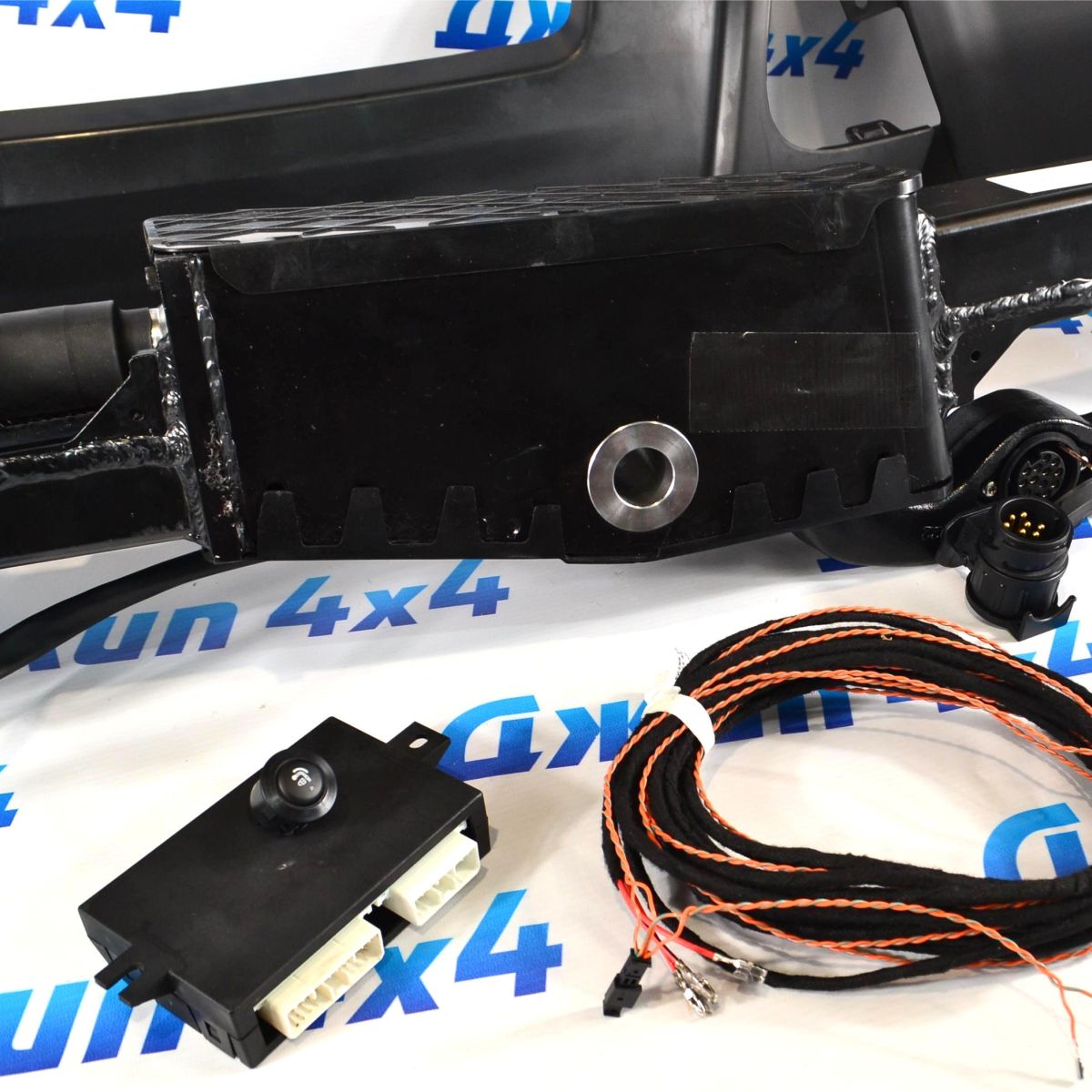 Выдвижной электрический фаркоп Land Rover Range Rover Sport 2017-2022 VPLWT0111