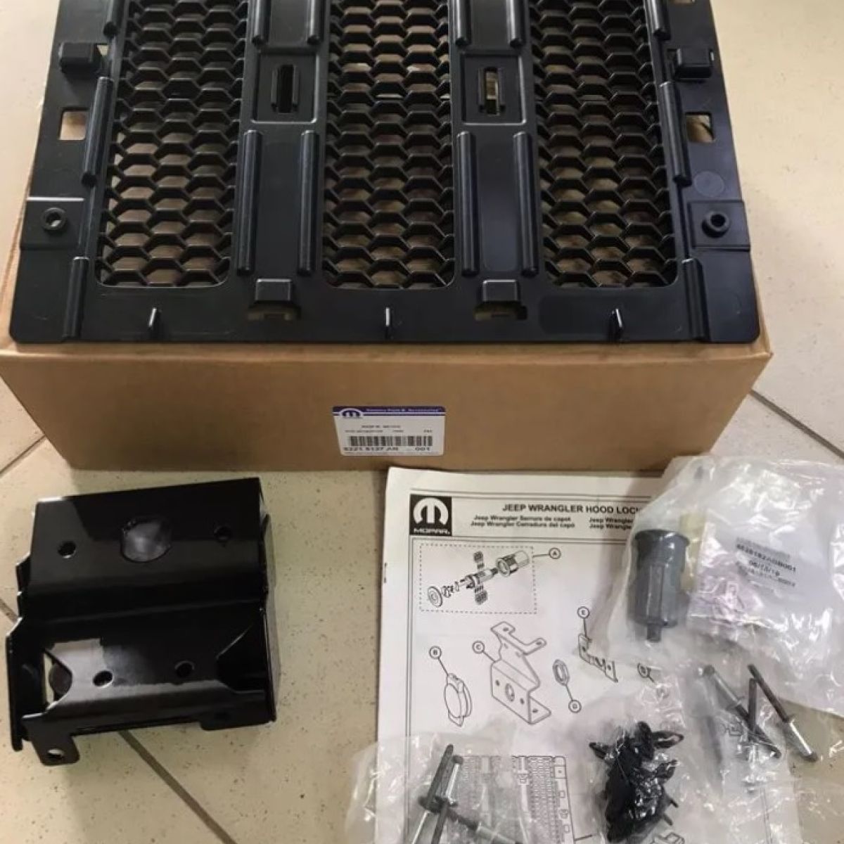 Замок капота Jeep Wrangler JL
