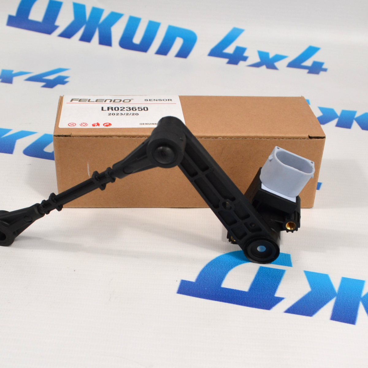 Датчик положения кузова Range Rover Sport  L320 (задний) LR023650