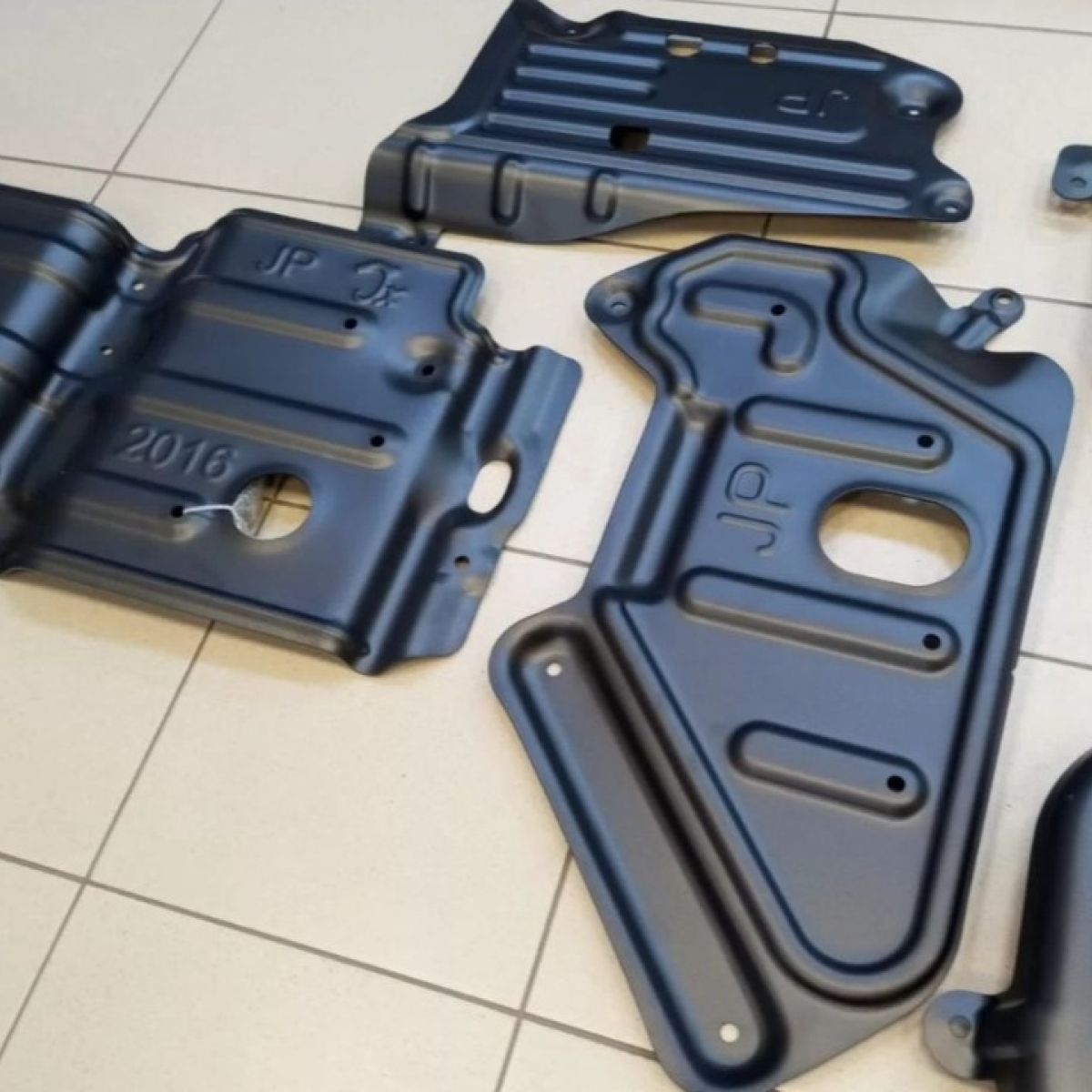 Защита днища Jeep Grand Cherokee WK2 (алюминий,комплект) 82211995