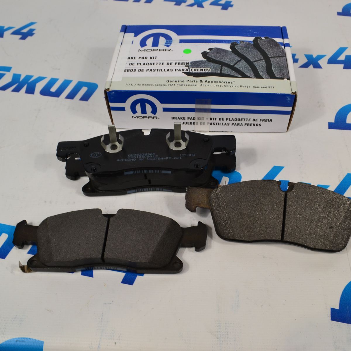 Колодки тормозные передние Jeep Grand Cherokee WK2/Dodge Durango WD 68052369AA