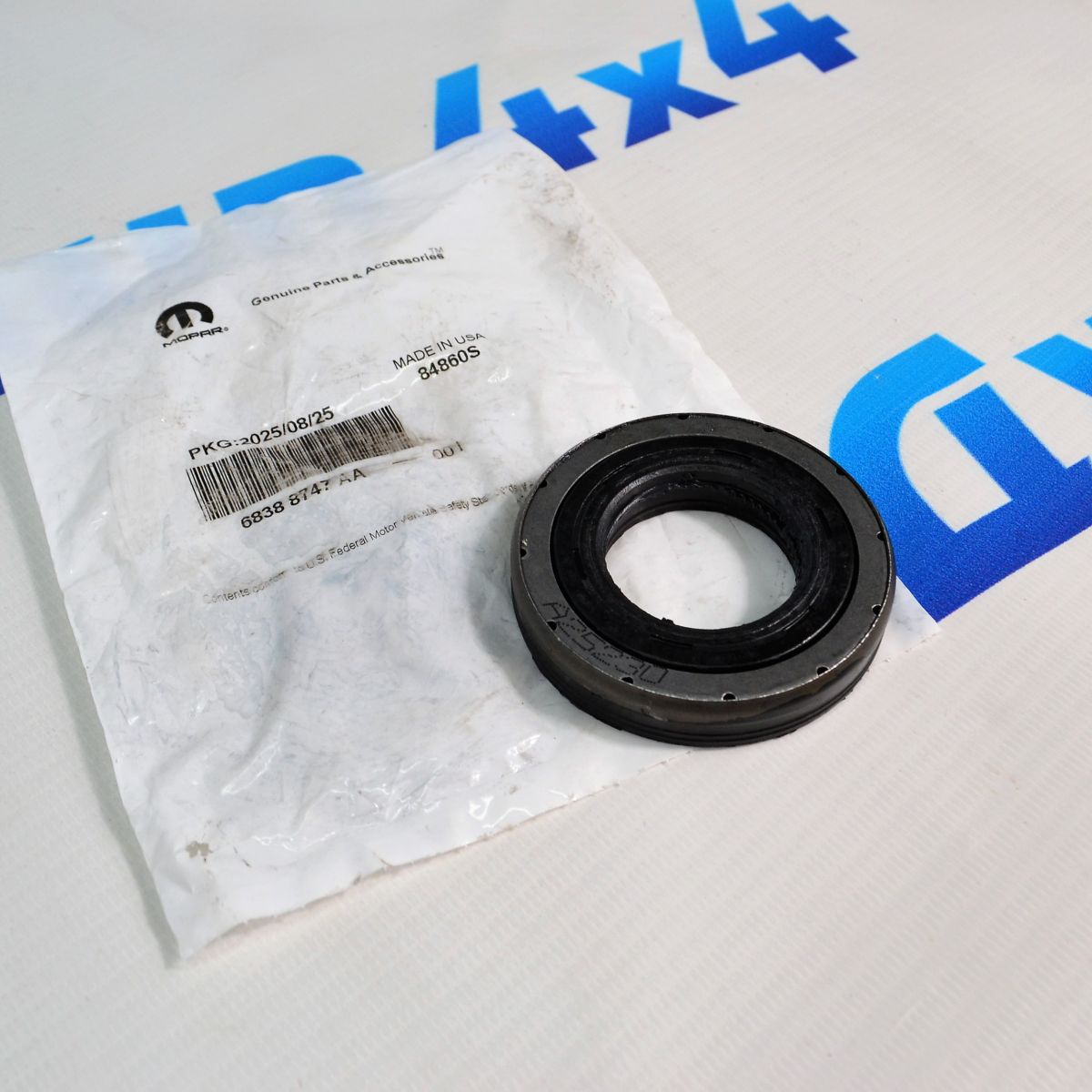 Сальник переднего редуктора Jeep Wrangler JL (левый) 68388747AA