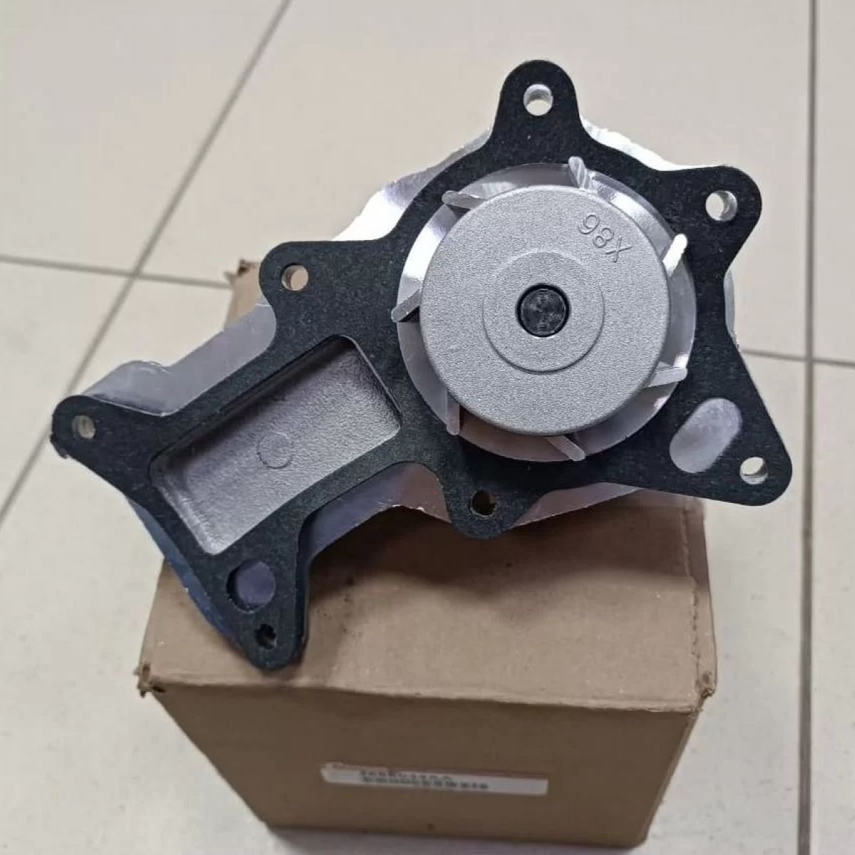 Помпа водяная Jeep Wrangler V3.8