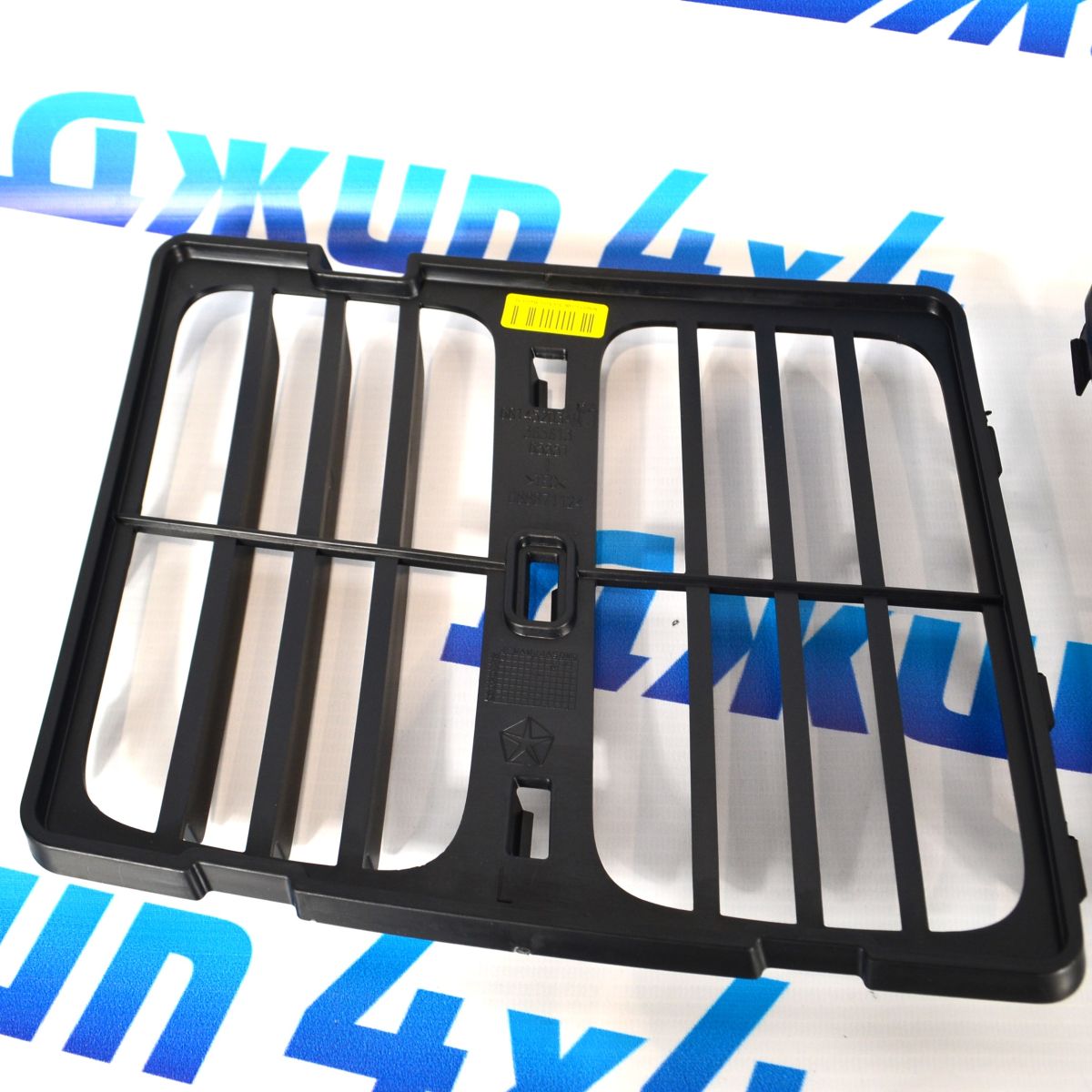 Решетка радиатора Jeep Grand Cherokee WK2 68143073AC