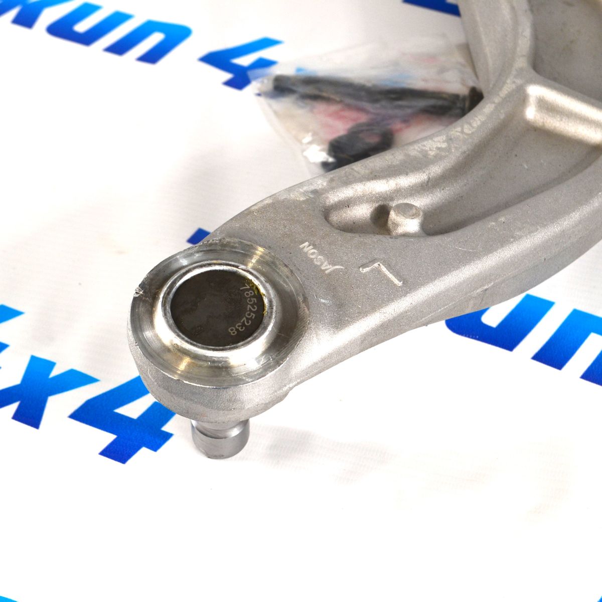 Рычаг передний нижний Chrysler Pacifica (левый) 05274643AA