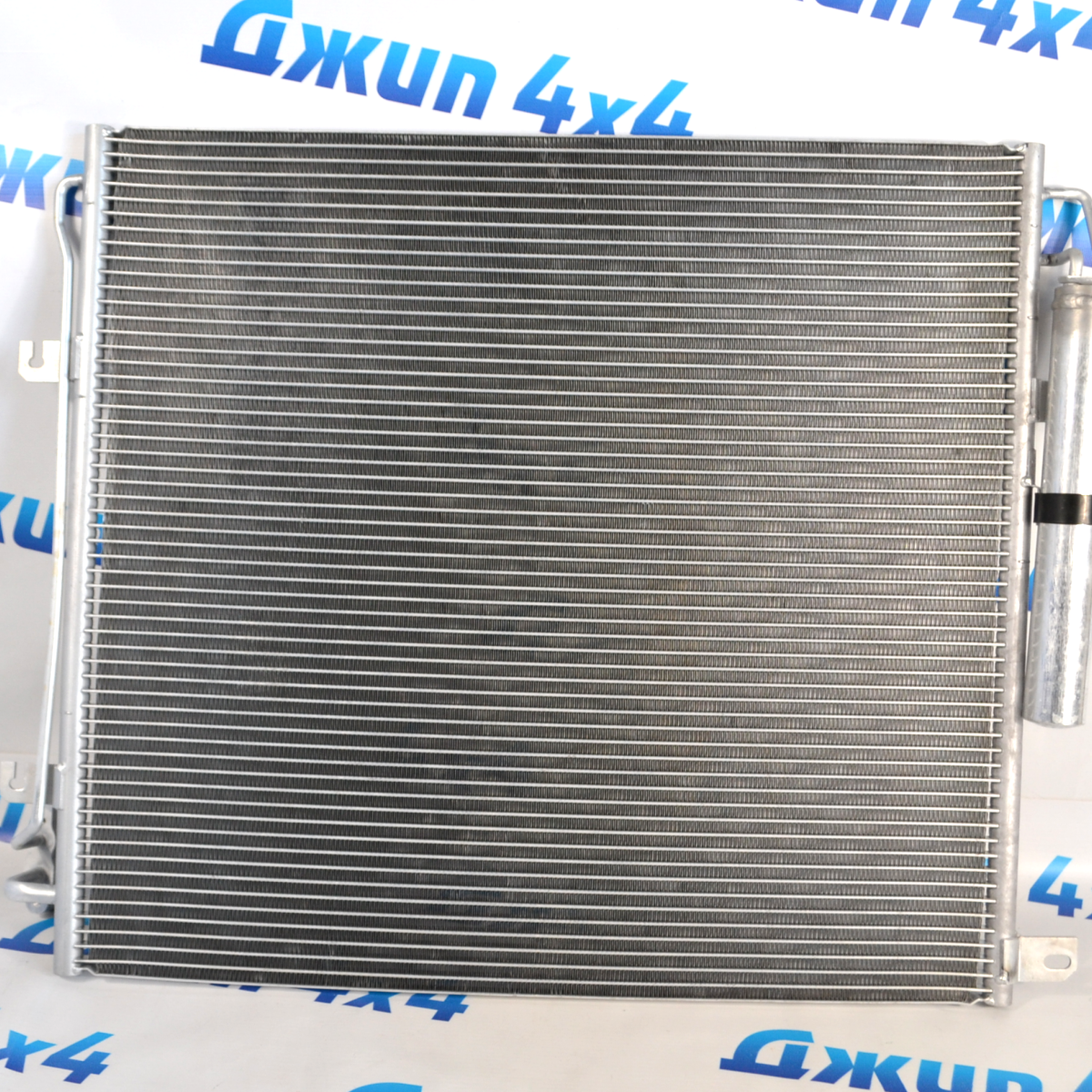 Радиатор кондиционера Land Rover Discovery L319 LR018404
